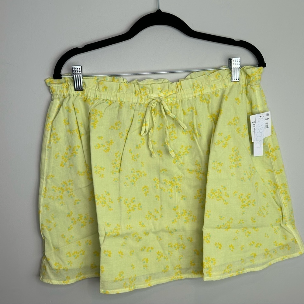 NWT women’s yellow floral skirt‎ size large